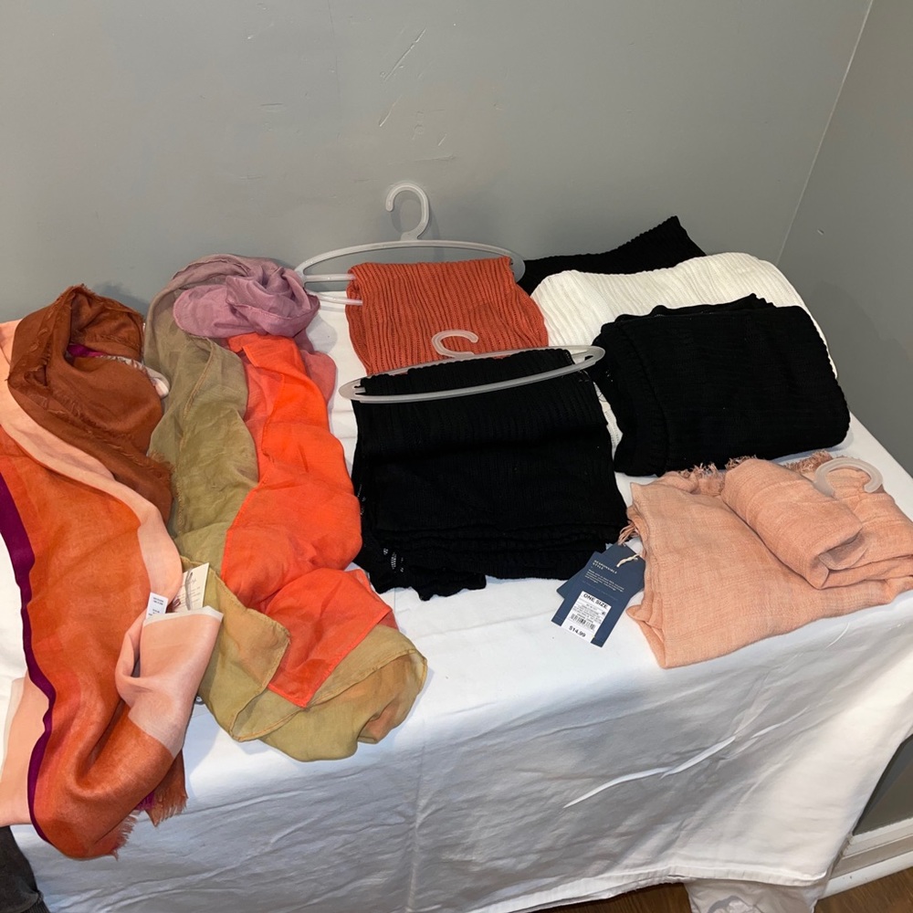 ‎Scarves